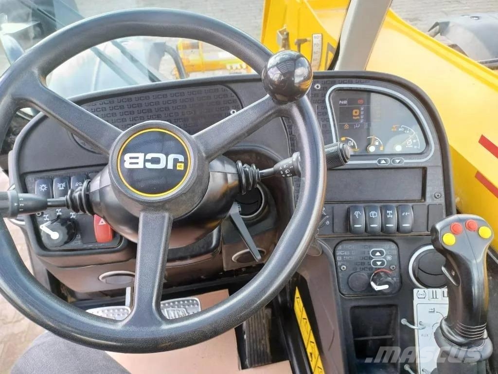 JCB 531-70 مناولات متداخلة