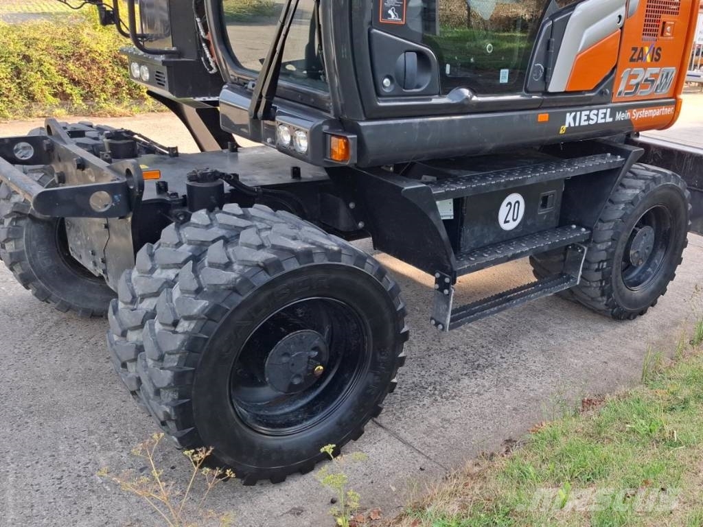 Hitachi ZX 135 W-7 Pyöräkaivukoneet