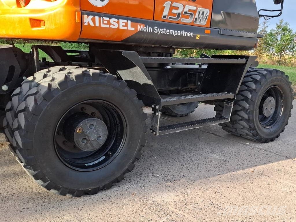 Hitachi ZX 135 W-7 Pyöräkaivukoneet