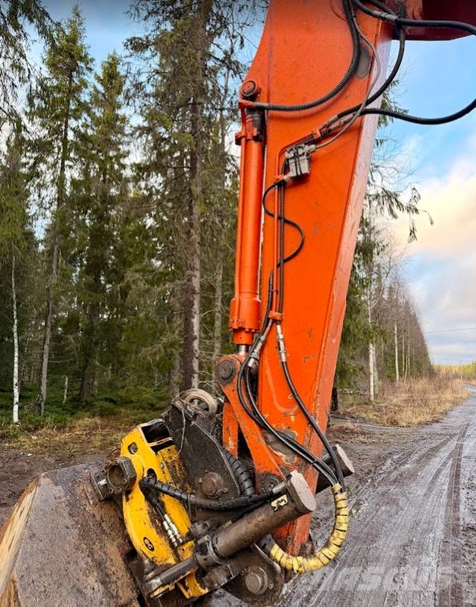Hitachi EX 135 USR Bagri goseničarji