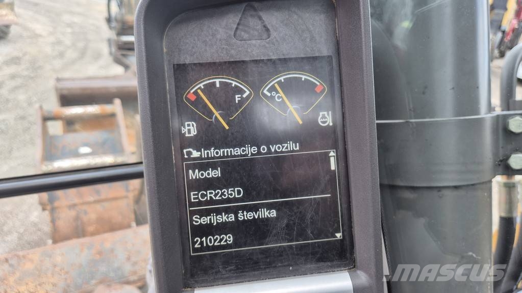 Volvo ECR235DL - 2013 YEAR - 10370 HOURS - 3X BUCKETS حفارات بعجل