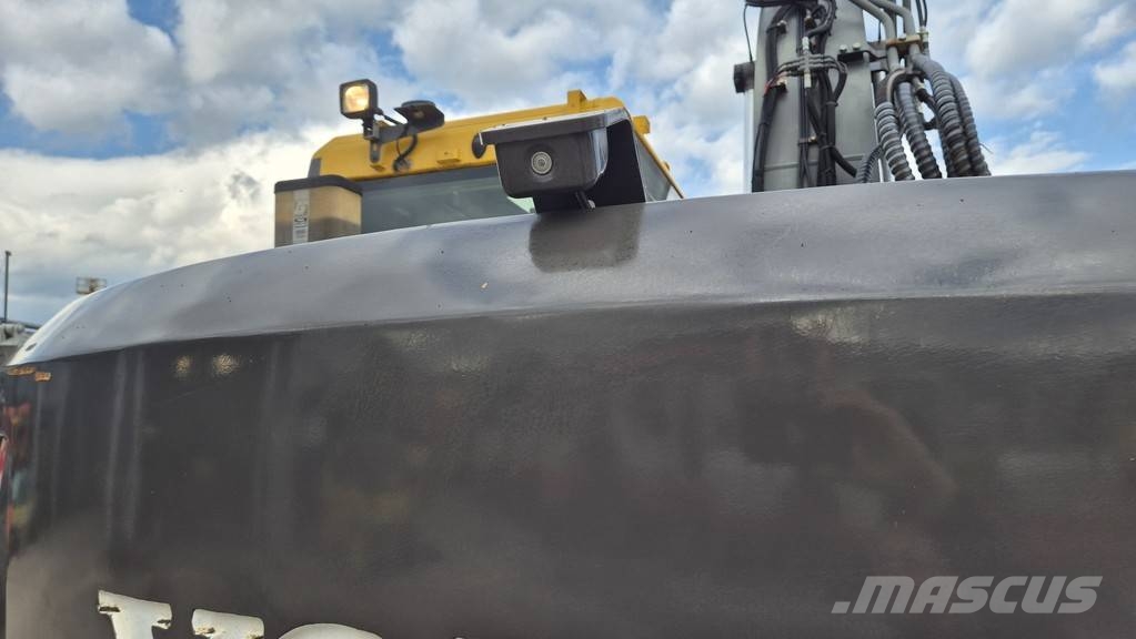 Volvo ECR235DL - 2013 YEAR - 10370 HOURS - 3X BUCKETS حفارات بعجل