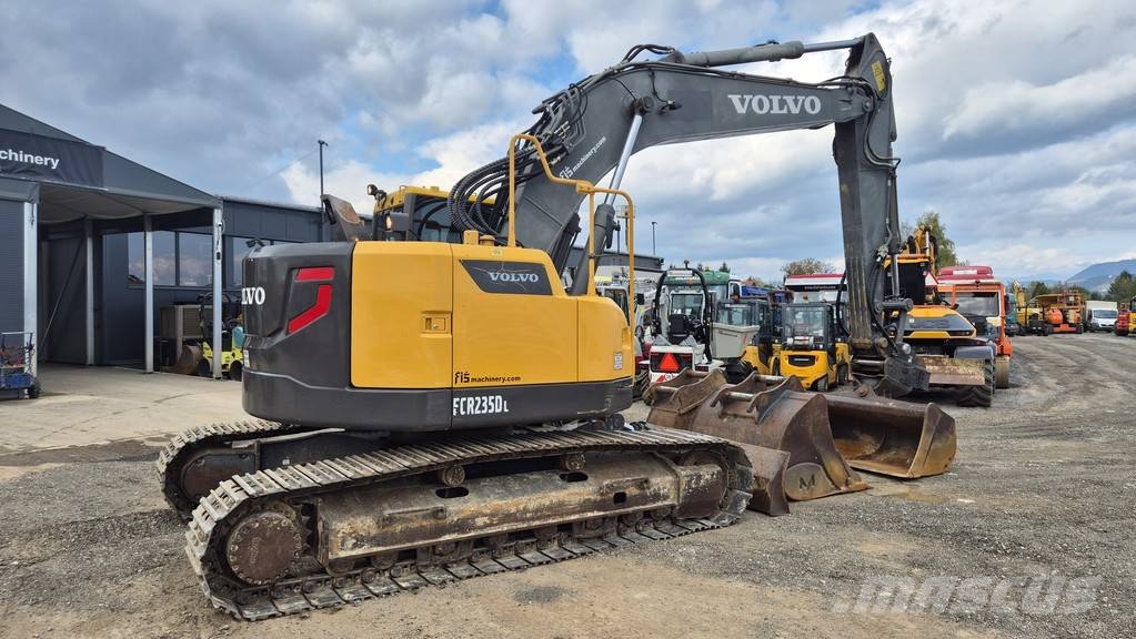 Volvo ECR235DL - 2013 YEAR - 10370 HOURS - 3X BUCKETS حفارات بعجل