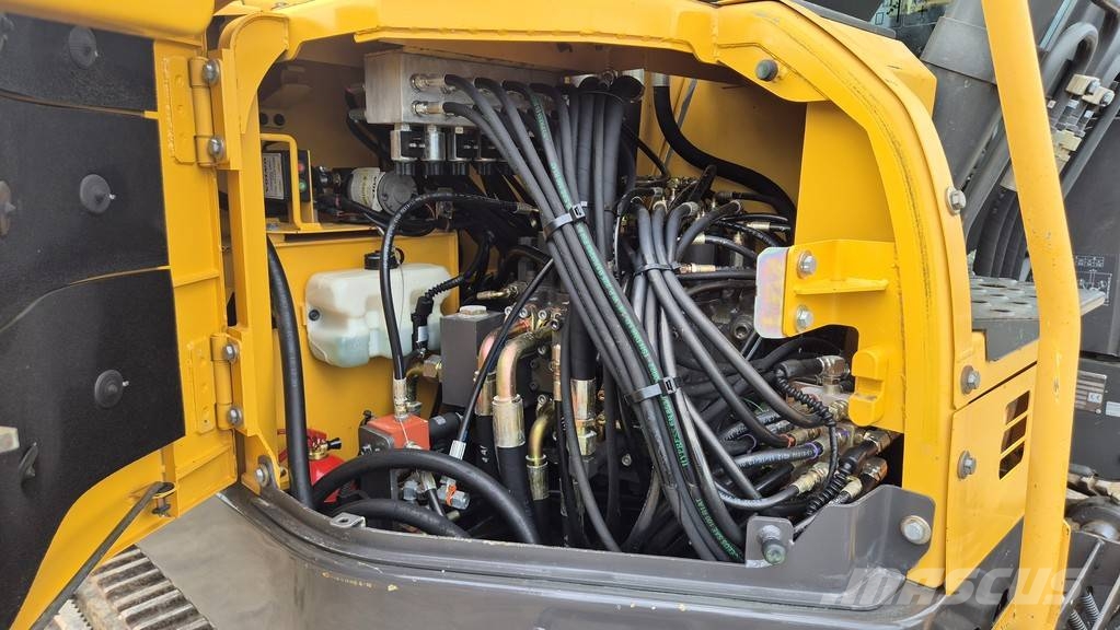 Volvo ECR235DL - 2013 YEAR - 10370 HOURS - 3X BUCKETS حفارات بعجل