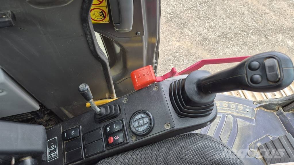 Volvo ECR235DL - 2013 YEAR - 10370 HOURS - 3X BUCKETS حفارات بعجل