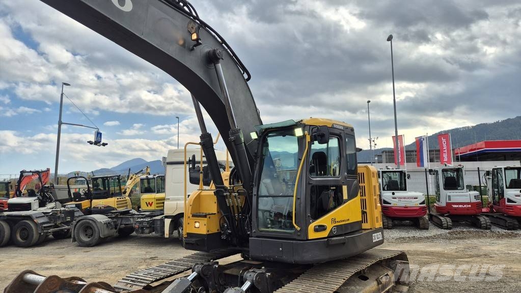Volvo ECR235DL - 2013 YEAR - 10370 HOURS - 3X BUCKETS حفارات بعجل