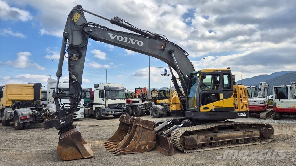 Volvo ECR235DL - 2013 YEAR - 10370 HOURS - 3X BUCKETS حفارات بعجل
