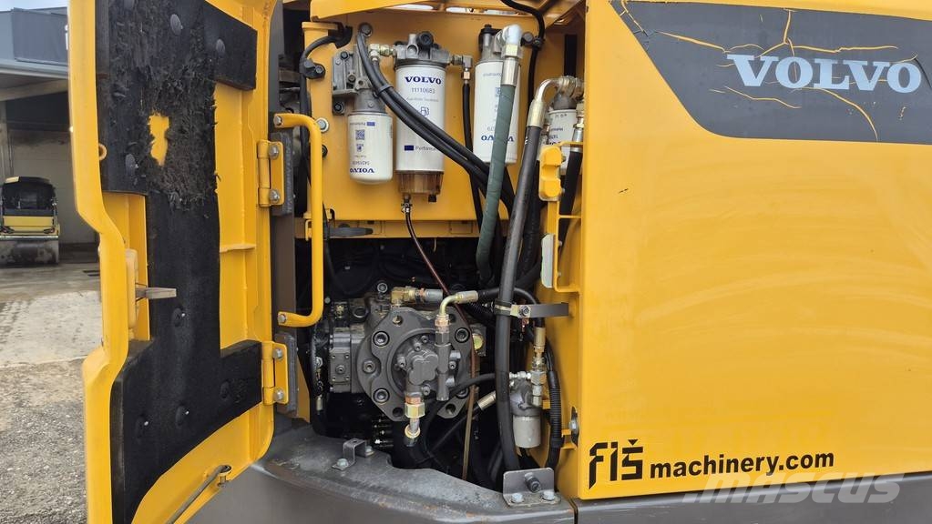 Volvo ECR235DL - 2013 YEAR - 10370 HOURS - 3X BUCKETS حفارات بعجل