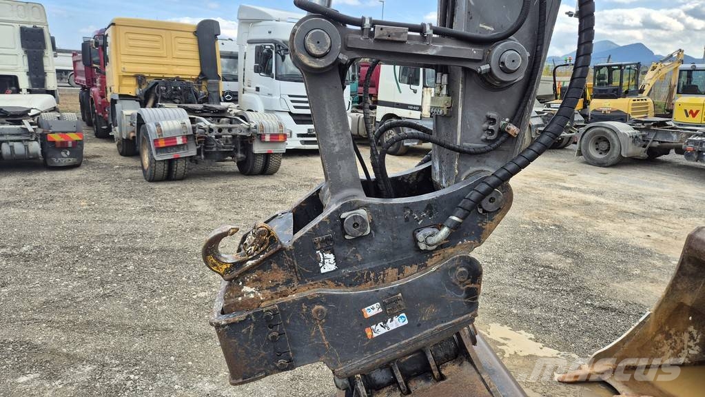 Volvo ECR235DL - 2013 YEAR - 10370 HOURS - 3X BUCKETS حفارات بعجل
