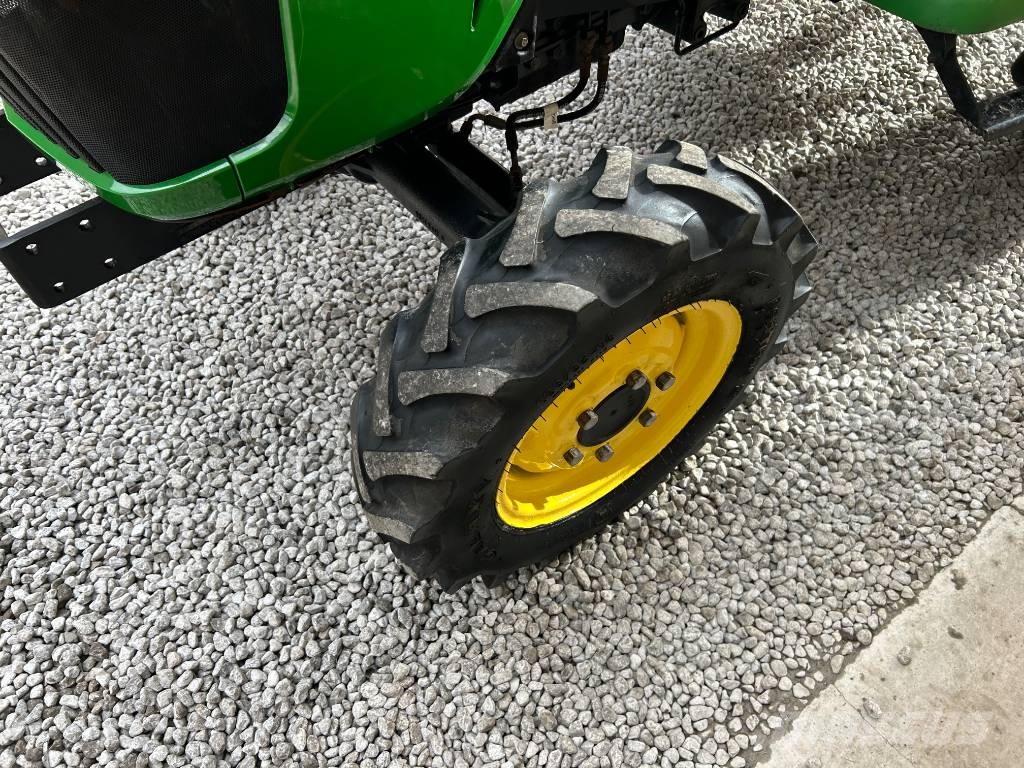 John Deere 3038E Traktorer