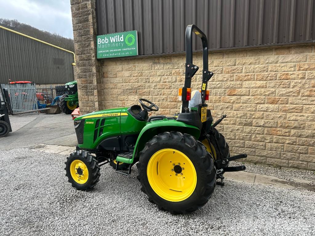 John Deere 3038E Traktorer