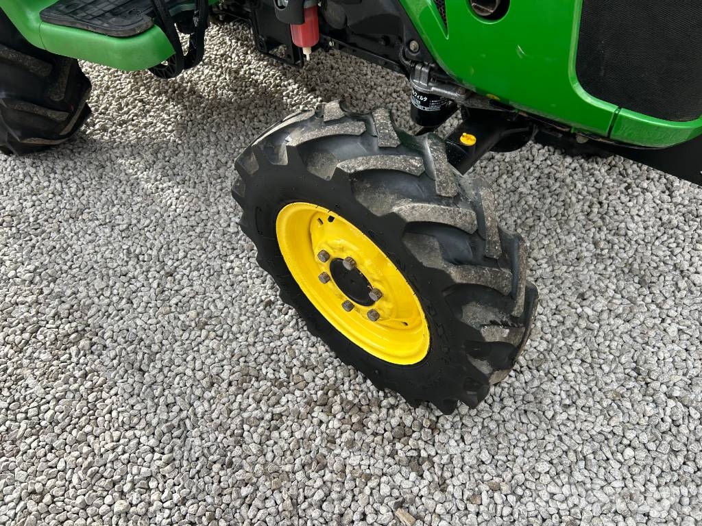 John Deere 3038E Traktorer