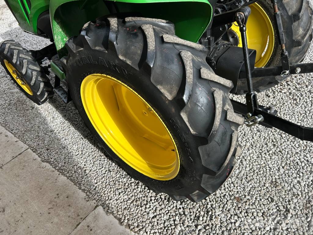 John Deere 3038E Traktorer
