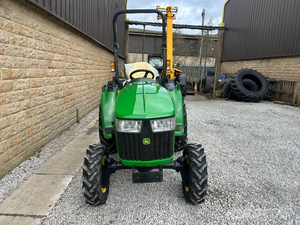 John Deere 3038E Traktorer