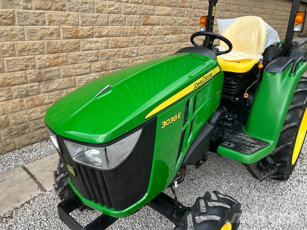 John Deere 3038E Traktorer