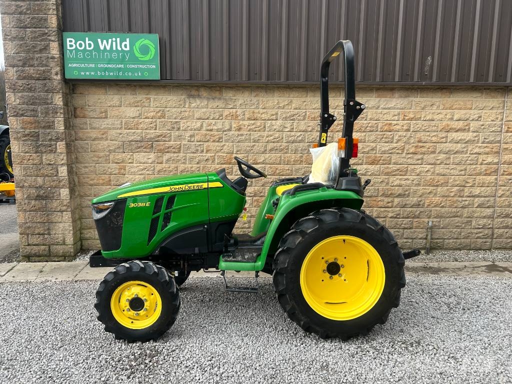 John Deere 3038E Traktorer