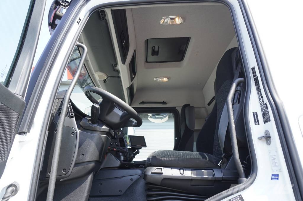 Mercedes-Benz Arocs 1827 4x2 / 70 tho km!!! / Fassi F135A.0.22 شاحنات مسطحة/مفصلية الجوانب