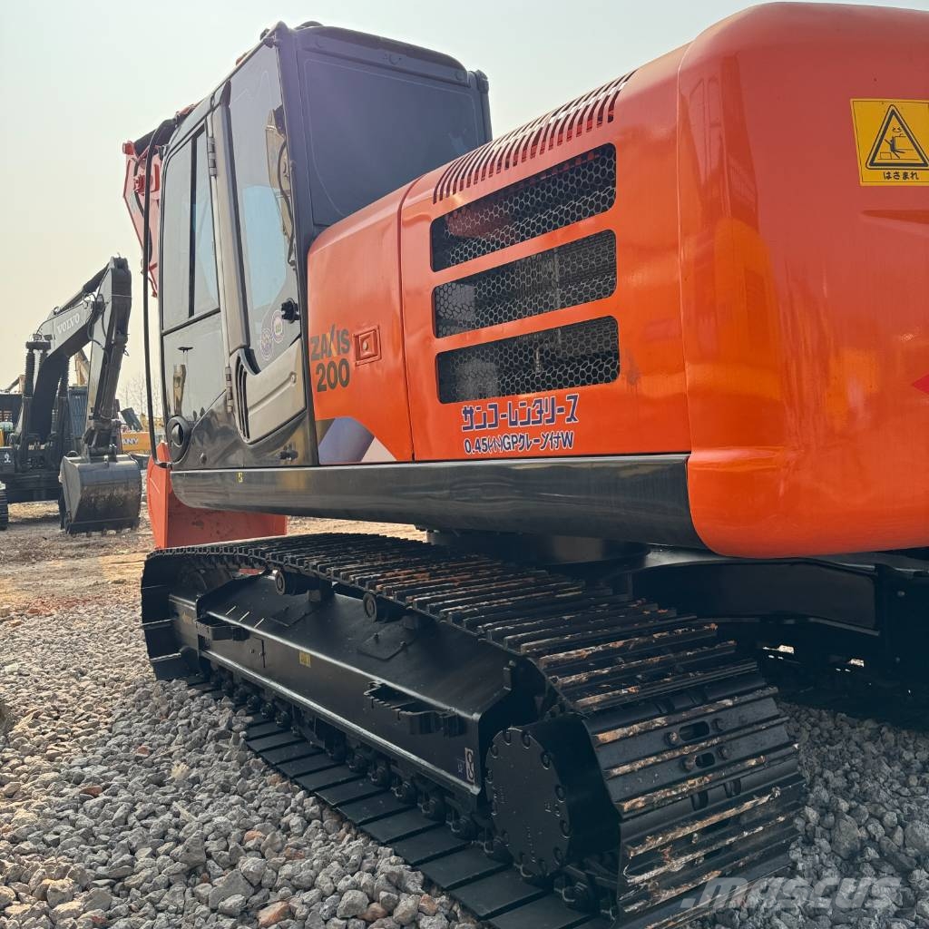 Hitachi ZX 200 Гусеничні екскаватори