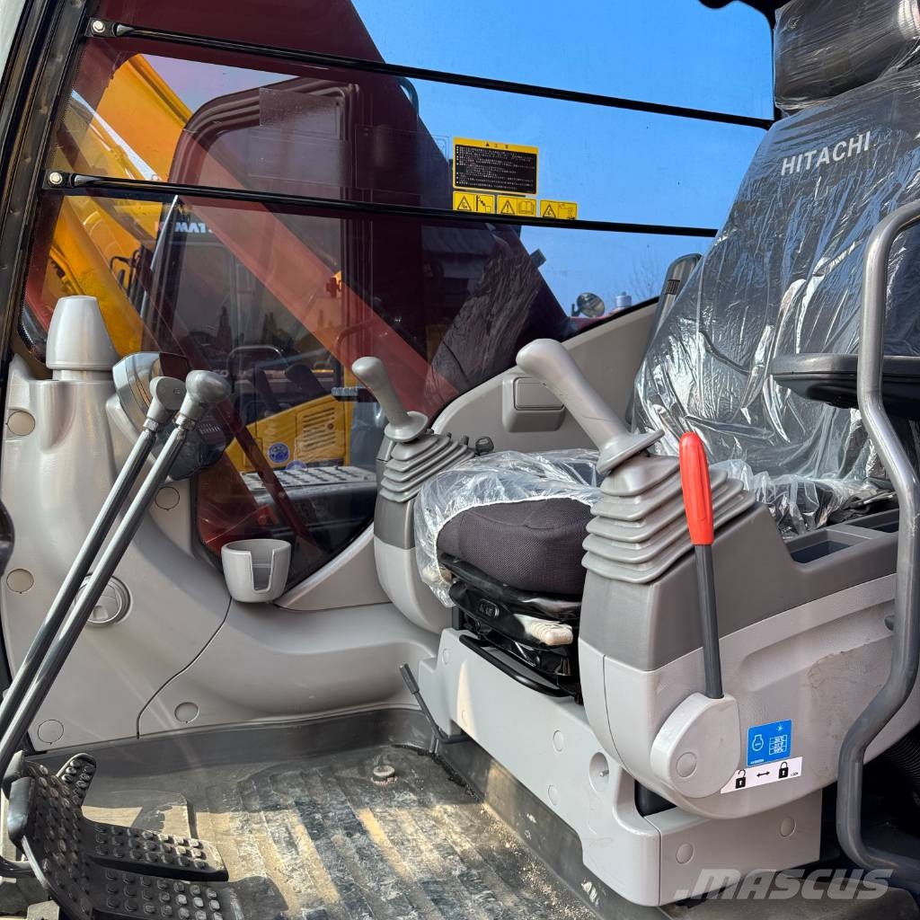 Hitachi ZX 200 Гусеничні екскаватори