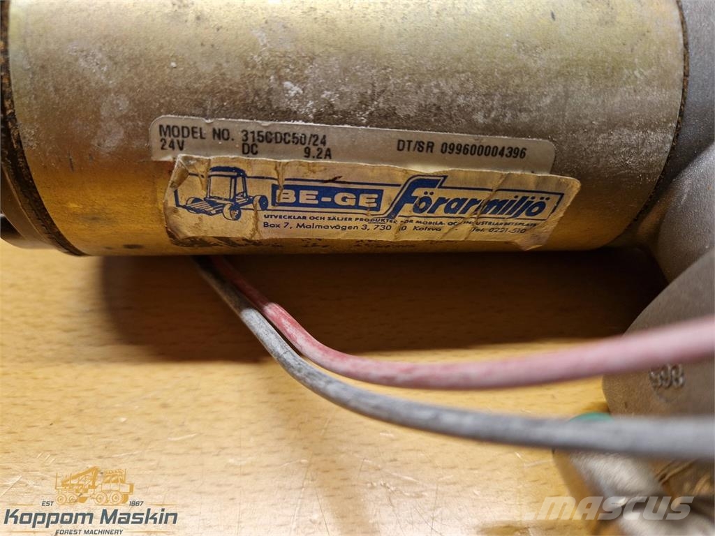 Timberjack / John Deere F041573 Cabines e interior