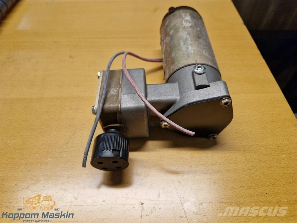 Timberjack / John Deere F041573 Cabines e interior
