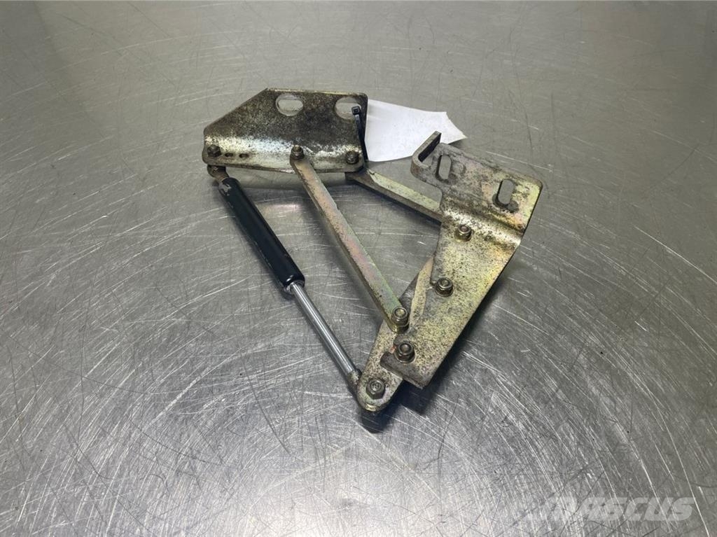 Schaeff SKL834-0451019031-Hinge left/Scharnier Шасі