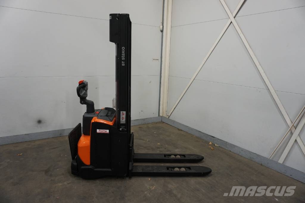 Toyota SWE120L Колички високоповдигачи с теглич