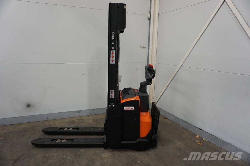 Toyota SWE120L Колички високоповдигачи с теглич