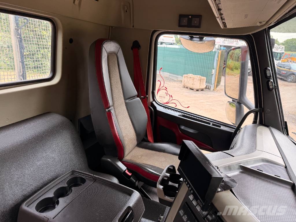 Volvo FM 380 8 X 2 Beavertail Flatbed Cheesewedge Camiones de superficie plana/cabrestantes