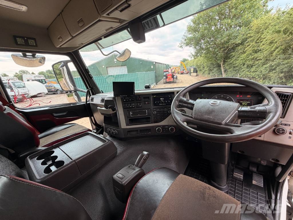 Volvo FM 380 8 X 2 Beavertail Flatbed Cheesewedge Camiones de superficie plana/cabrestantes