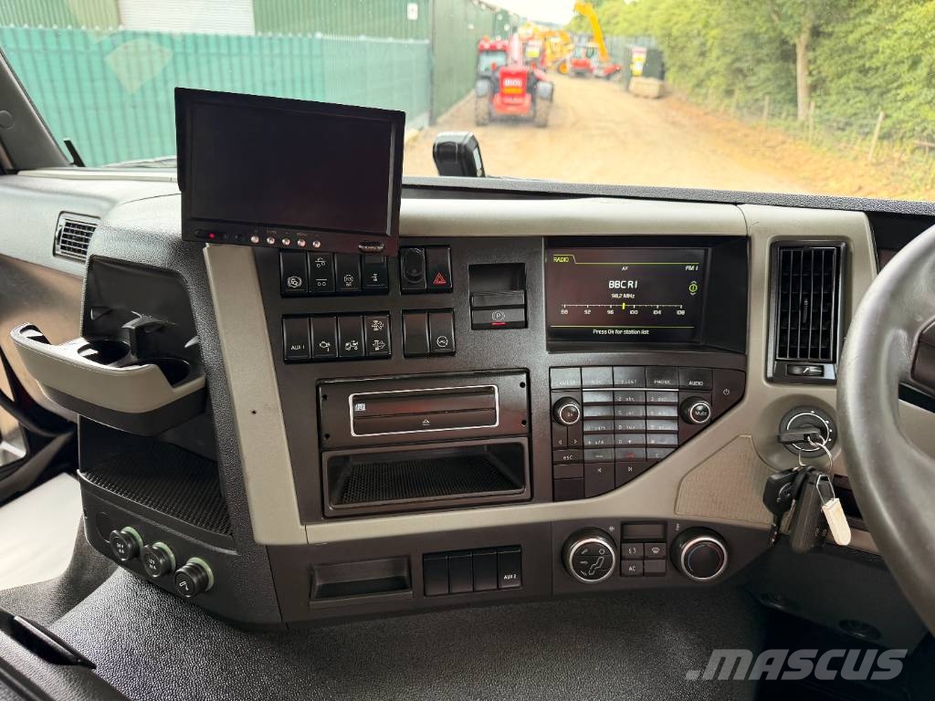 Volvo FM 380 8 X 2 Beavertail Flatbed Cheesewedge Camiones de superficie plana/cabrestantes