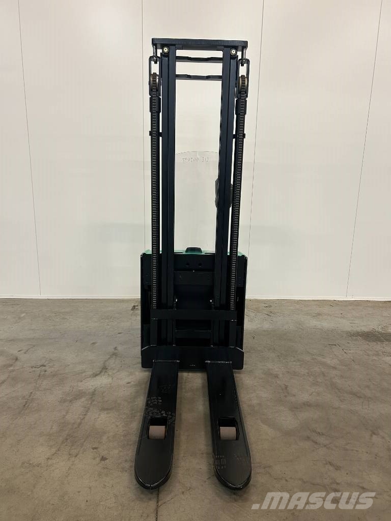 Mitsubishi SBP 12 N3 Montacargas manual