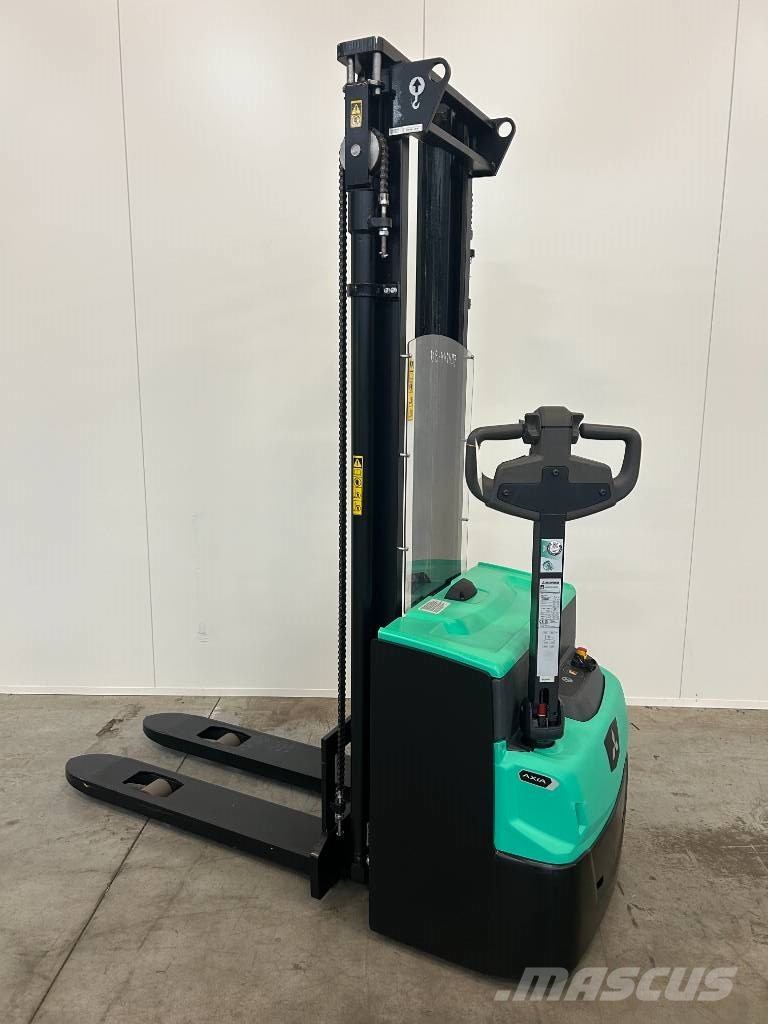 Mitsubishi SBP 12 N3 Montacargas manual