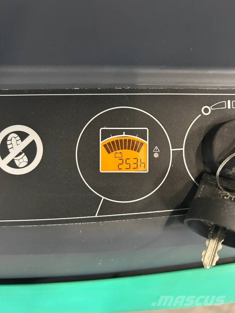 Mitsubishi SBP 12 N3 Montacargas manual