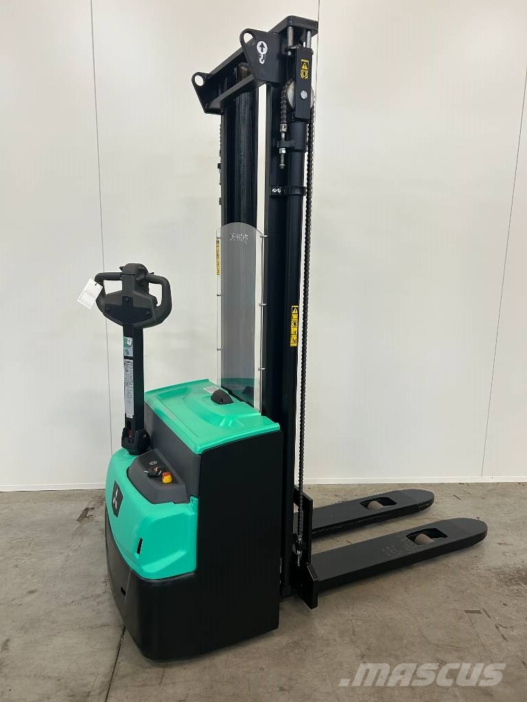 Mitsubishi SBP 12 N3 Montacargas manual