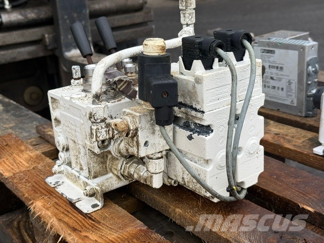 Danfoss USED HYDRAULIC BLOCK PVG 液压