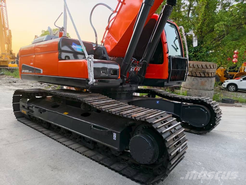 Doosan DX300LC-9C Raupenbagger