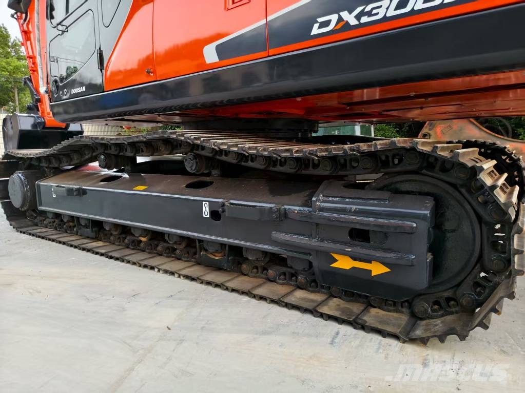 Doosan DX300LC-9C Raupenbagger