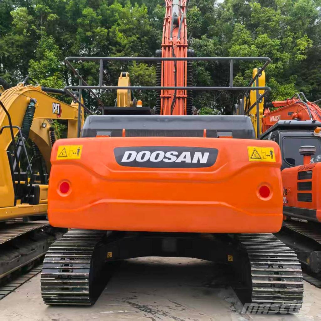 Doosan DX 225 LCA Kāpurķēžu ekskavatori