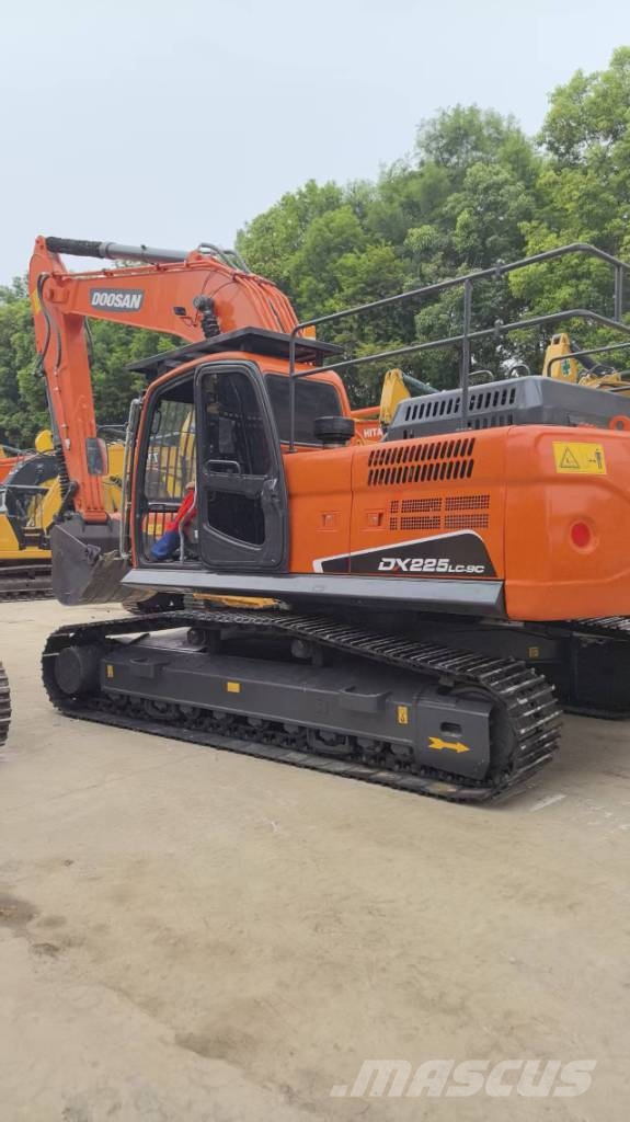 Doosan DX 225 LCA Kāpurķēžu ekskavatori
