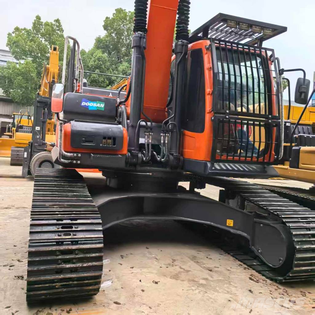 Doosan DX 225 LCA Kāpurķēžu ekskavatori