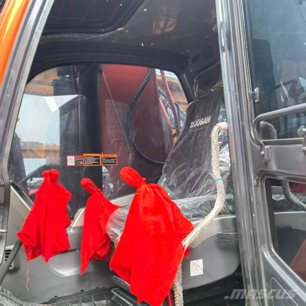 Doosan DX 225 LCA Kāpurķēžu ekskavatori