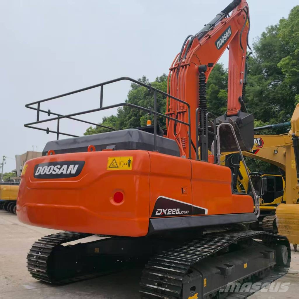 Doosan DX 225 LCA Kāpurķēžu ekskavatori