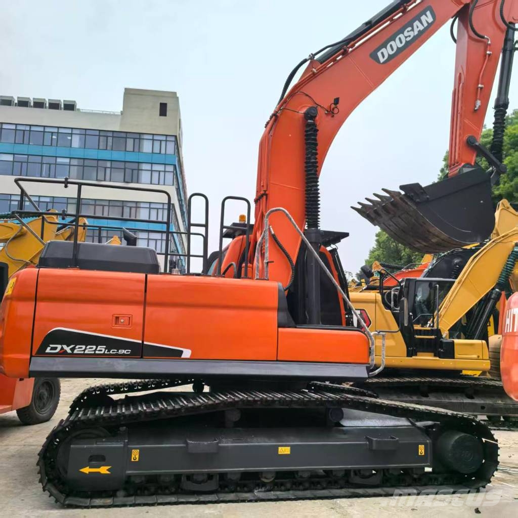 Doosan DX 225 LCA Kāpurķēžu ekskavatori