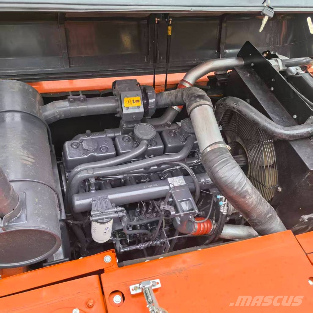 Doosan DX 225 LCA Kāpurķēžu ekskavatori