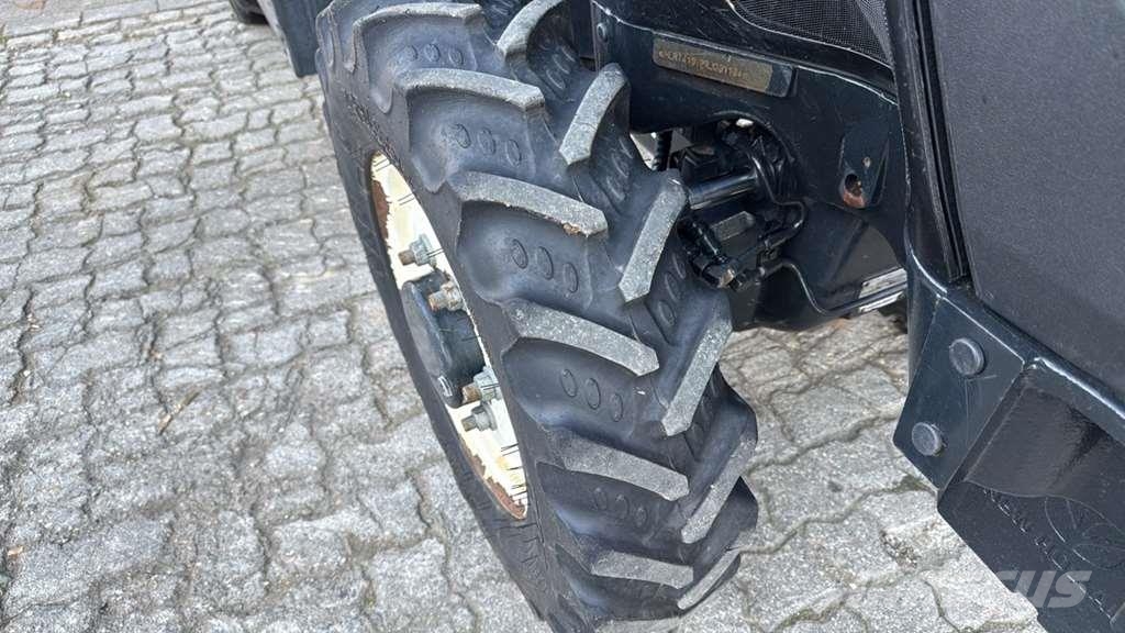 New Holland T4.100V Tractor Traktori
