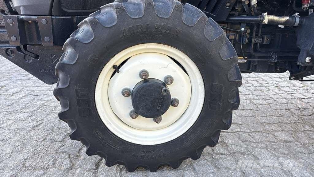 New Holland T4.100V Tractor Traktori
