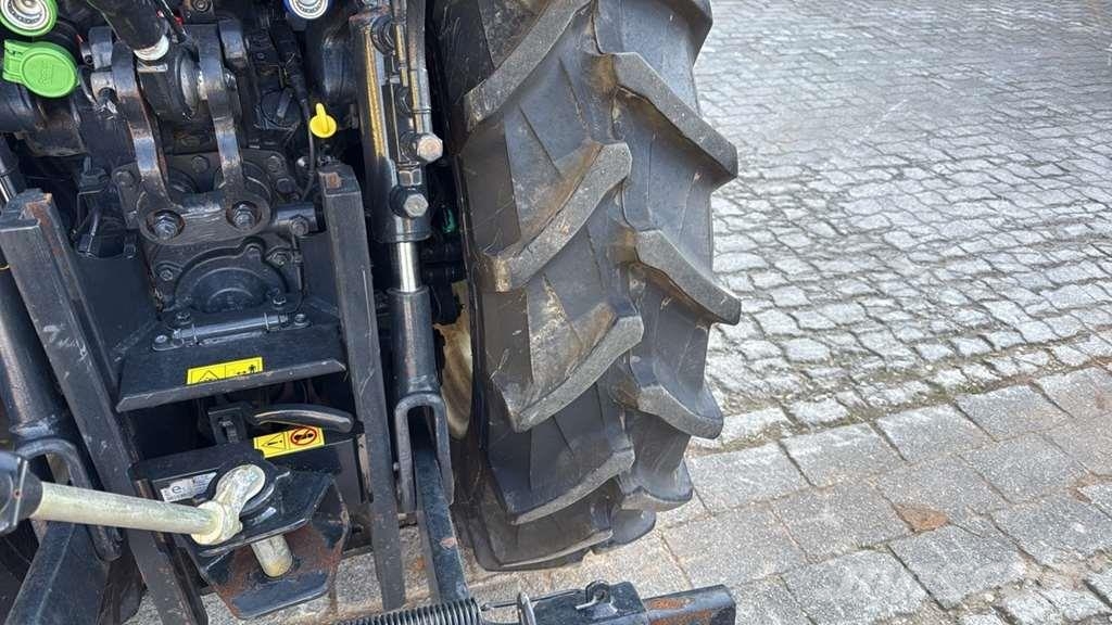 New Holland T4.100V Tractor Traktori