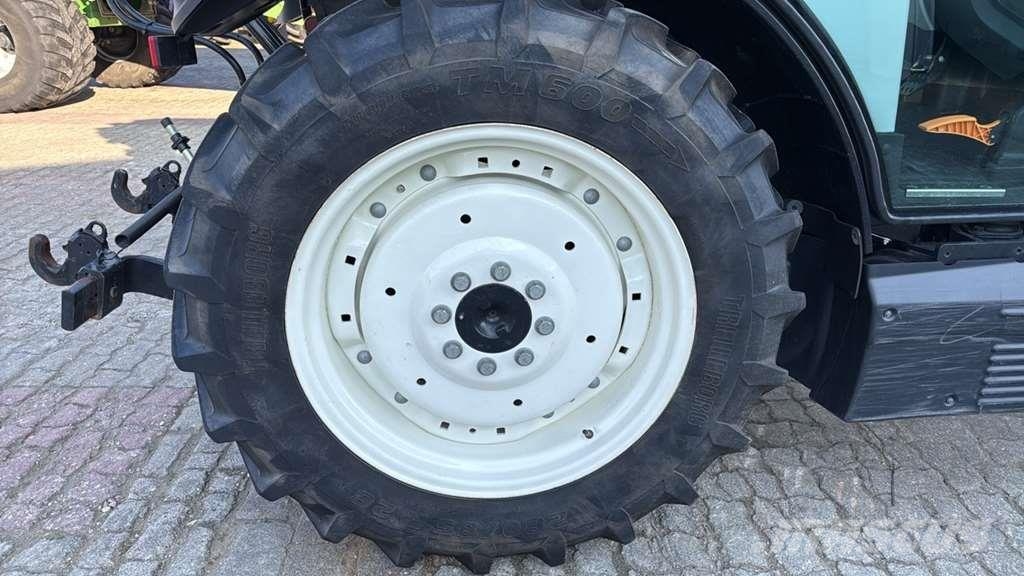 New Holland T4.100V Tractor Traktori