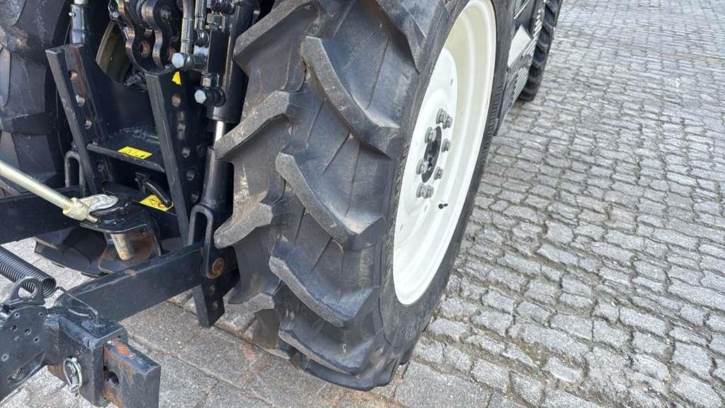 New Holland T4.100V Tractor Traktori